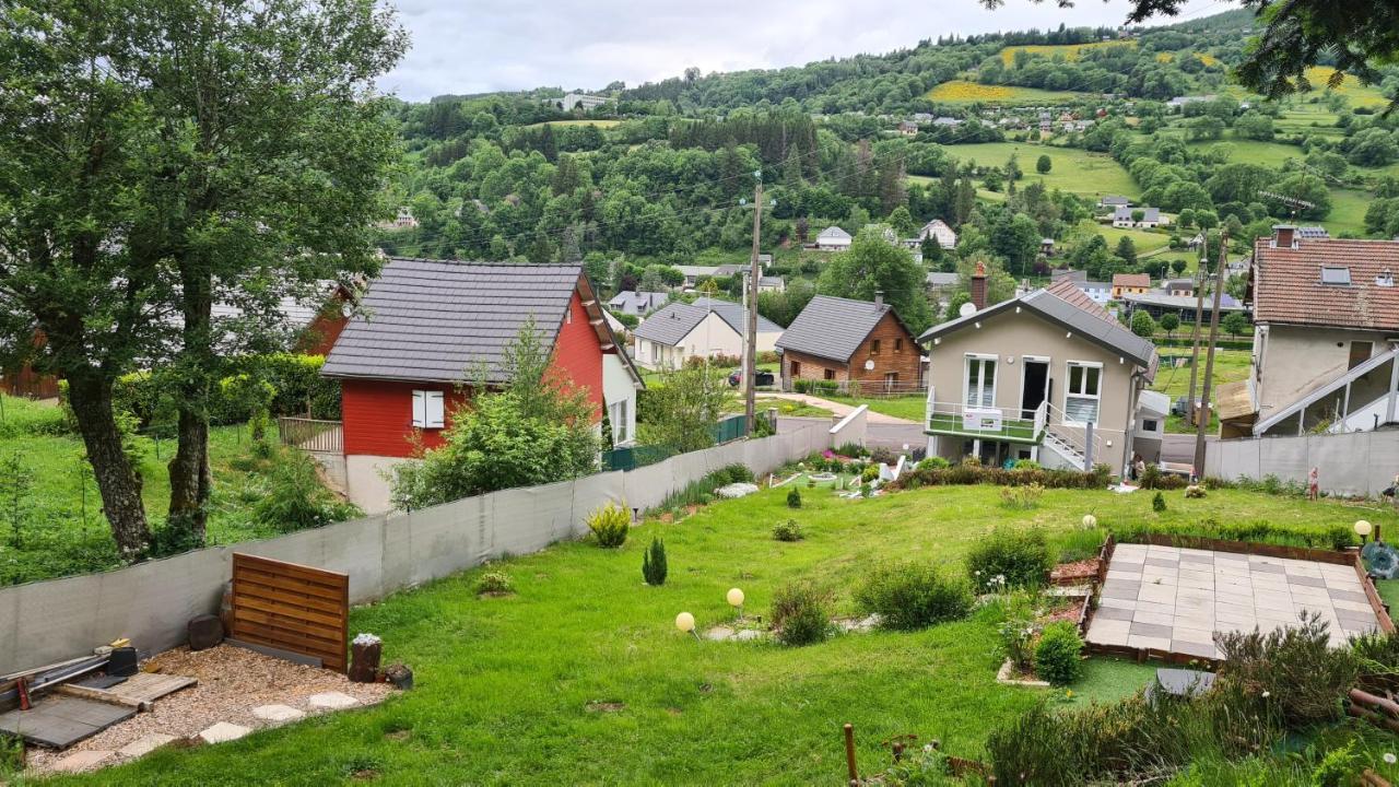 Stunning 4-Bed House In La Bourboule Villa Bagian luar foto