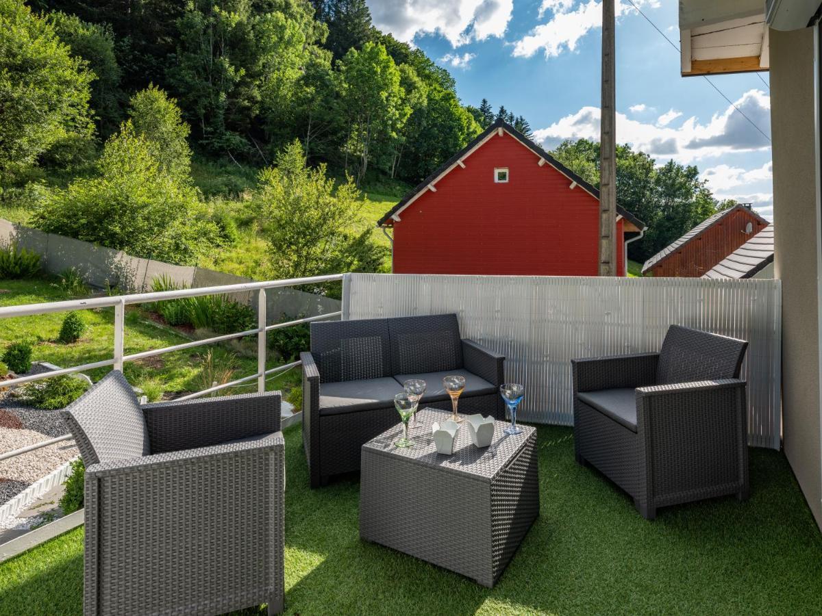 Stunning 4-Bed House In La Bourboule Villa Bagian luar foto