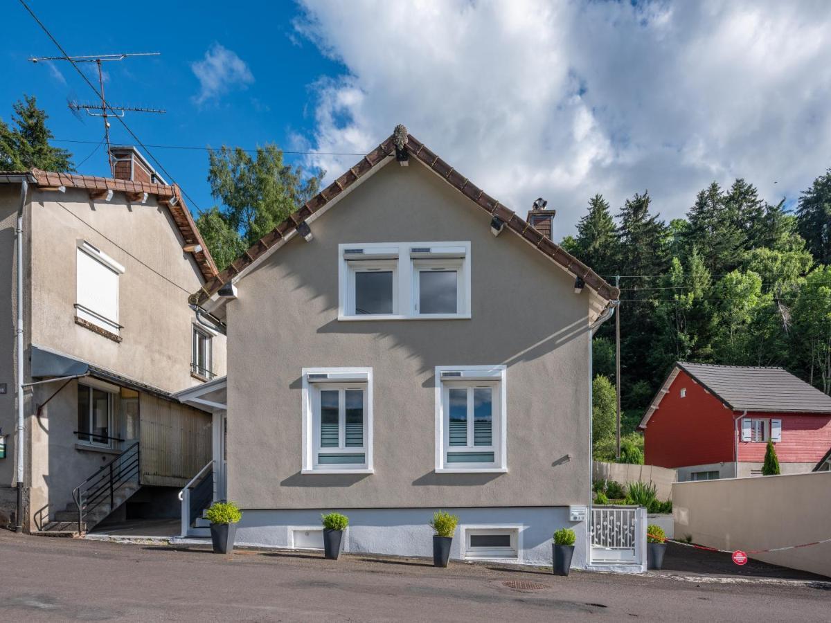 Stunning 4-Bed House In La Bourboule Villa Bagian luar foto