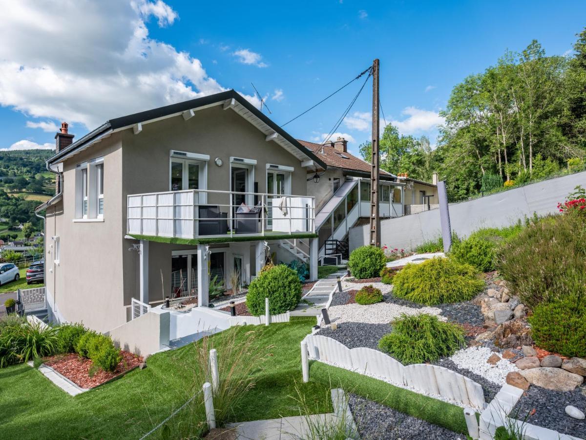 Stunning 4-Bed House In La Bourboule Villa Bagian luar foto
