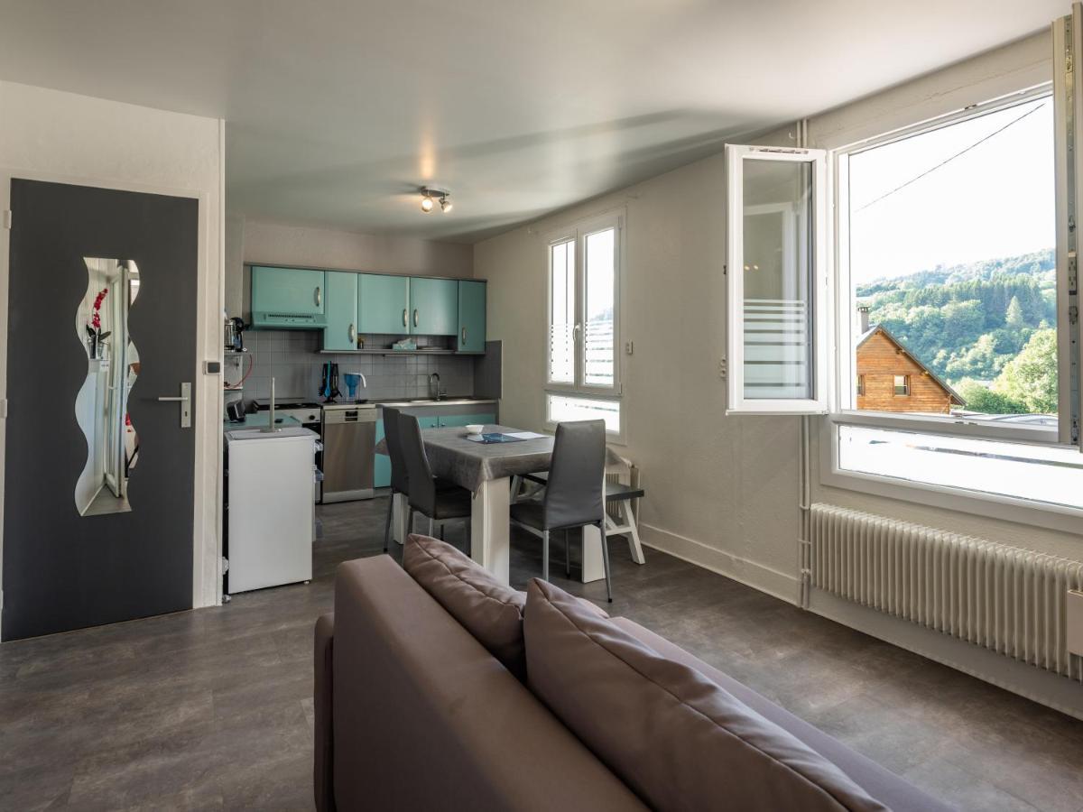 Stunning 4-Bed House In La Bourboule Villa Bagian luar foto